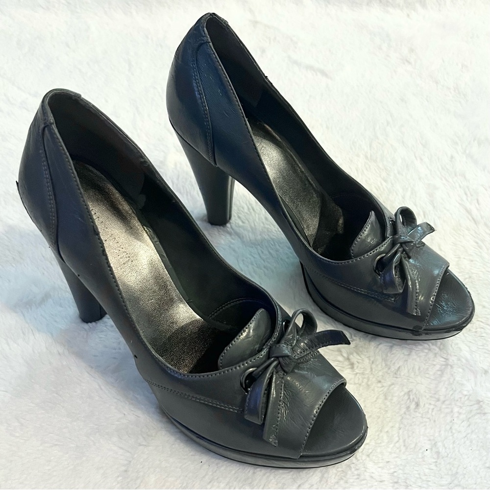 Nine West Gray Faux Leather Bow Tie Peep Toe Platform High Heel Pumps Size 9